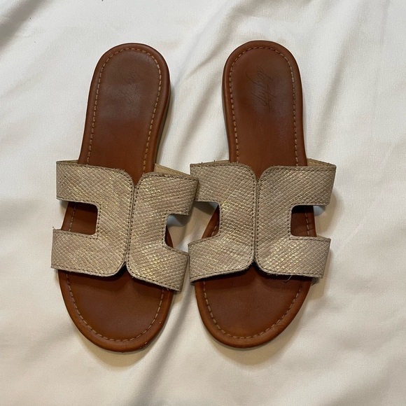 Daytrip size 7 brown and white sandals - Picture 1 of 4